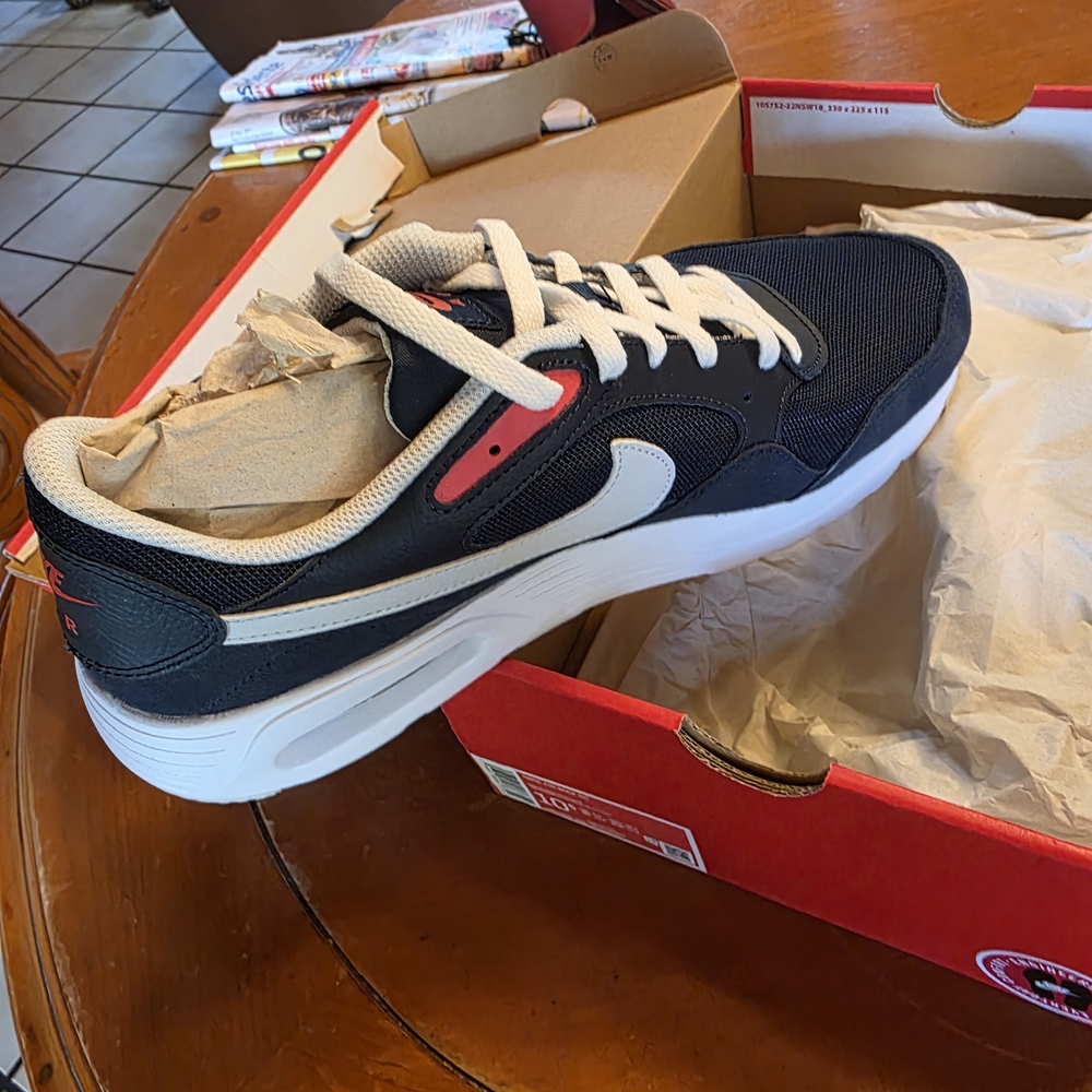 Nike Men's Black and White Sneakers